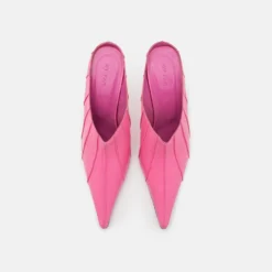 BY FAR Trish- Klassieke Pumps - Lipstick 11 BY FAR Trish- Klassieke Pumps - Lipstick -Aanbiedingen Comfort Voet Winkel 17436529cd2848409ce4bde6d4587ae7 scaled