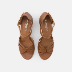 Pavement Gillian- Sandalen - Tan -Aanbiedingen Comfort Voet Winkel 3830fc51b40a4bf78f1a507e500a5d20 scaled