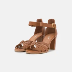 Pavement Gillian- Sandalen - Tan -Aanbiedingen Comfort Voet Winkel 4015bcd9332b4ad0ac97079e2a8f1172 scaled