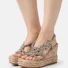 Alma En Pena Sandalen Met Plateauzool - Beige
