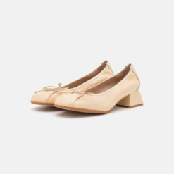 Wonders Klassieke Pumps - Iseo Natural -Aanbiedingen Comfort Voet Winkel 794ce62a951f421ab9f56dc26ece42e5 scaled