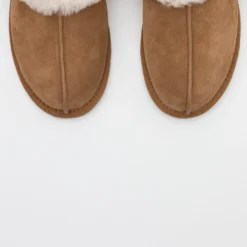 Ugg Scuffette - Pantoffels - Chestnut -Aanbiedingen Comfort Voet Winkel 7d3748d1e1674bce8e61b9dfcd17da65 scaled