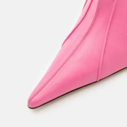 BY FAR Trish- Klassieke Pumps - Lipstick 13 BY FAR Trish- Klassieke Pumps - Lipstick -Aanbiedingen Comfort Voet Winkel 7d98e537156d4e81864c0494c2ae7419 scaled